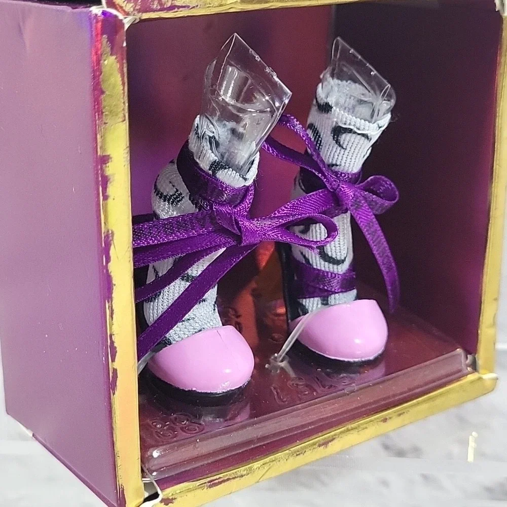 Rainbow High Emi Vanda Doll Shoes Purple Place Up With Moon Socks‎ Original Box